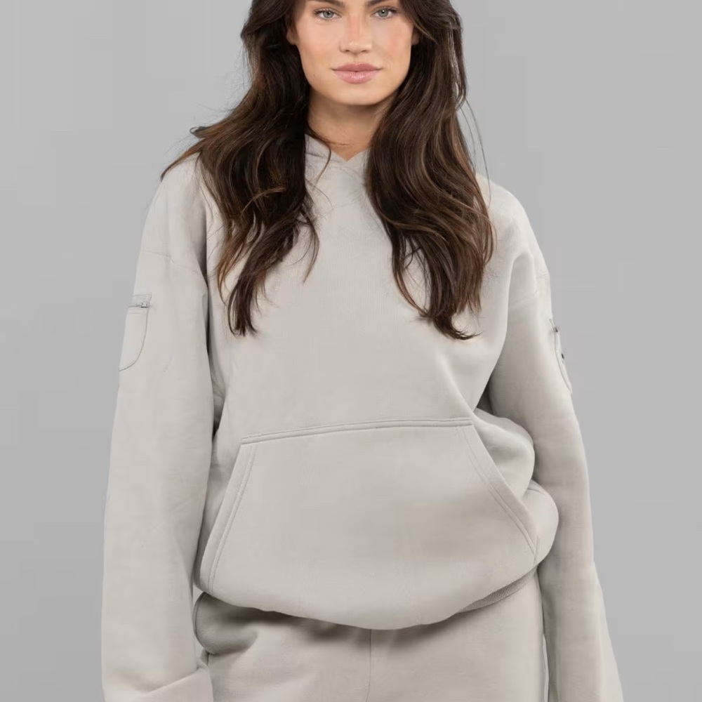 Women's Comfrt Hoodie travel set in Stone. 
Not the one with the eye mask.